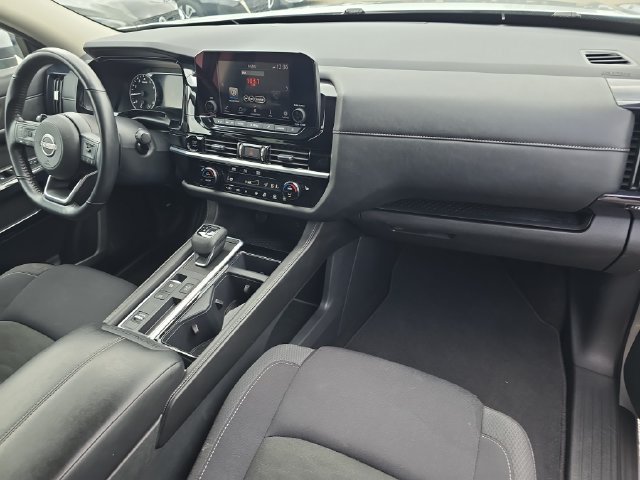 Certified 2025 Nissan Pathfinder SV FWD image 12