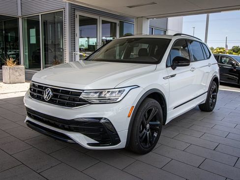Used 2023 Volkswagen Tiguan SE R-Line FWD image 10