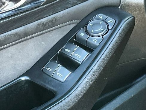 Used 2023 Chevrolet Traverse High Country AWD/4WD image 18