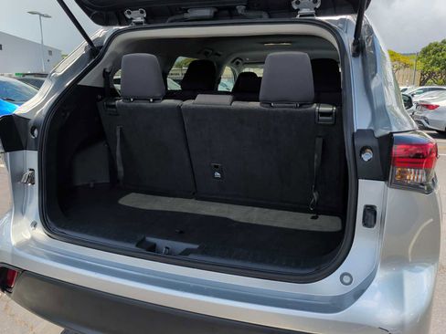 Used 2023 Toyota Highlander L FWD image 19