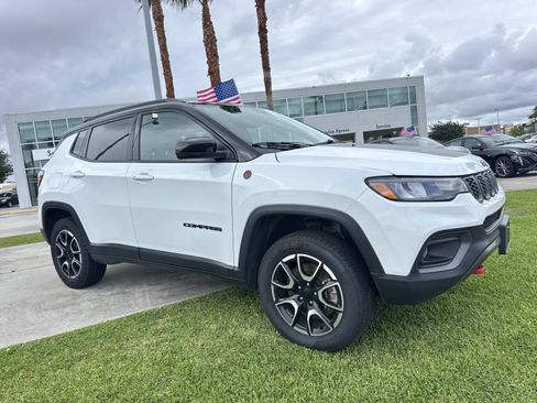 Used 2024 Jeep Compass Trailhawk AWD/4WD image 3