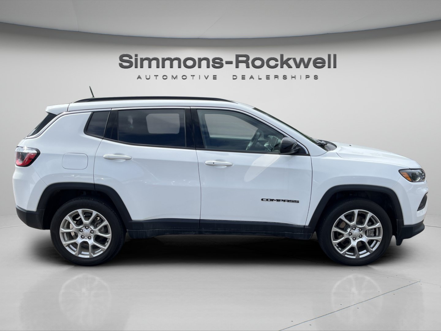 Used 2024 Jeep Compass Latitude AWD/4WD image 6
