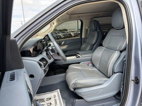 Used 2023 Lincoln Navigator L Black Label AWD/4WD image 10