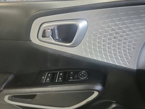 Used 2024 Kia Soul LX FWD image 15