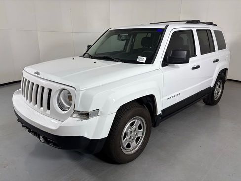 Used 2016 Jeep Patriot Sport image 4