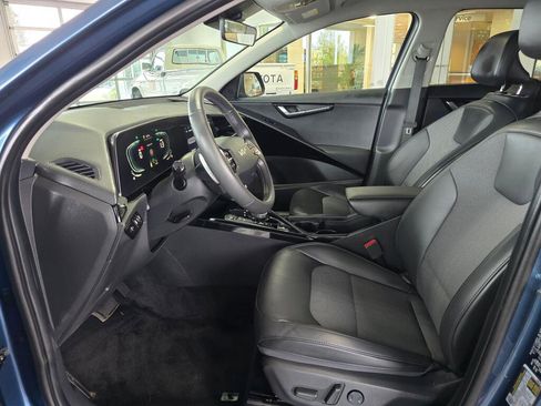 Used 2025 Kia Niro EX w/ EX Cold Weather Package FWD image 21