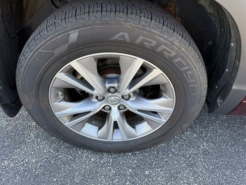 Used 2014 Toyota Highlander XLE AWD/4WD image 33