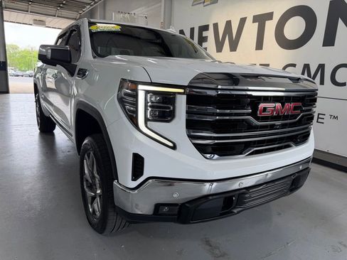 Used 2022 GMC Sierra 1500 SLT w/ SLT Premium Plus Package AWD/4WD image 37