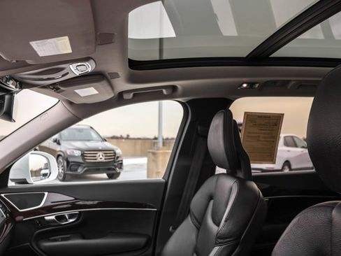 Used 2017 Volvo XC90 T6 Momentum w/ Momentum Plus Package image 24