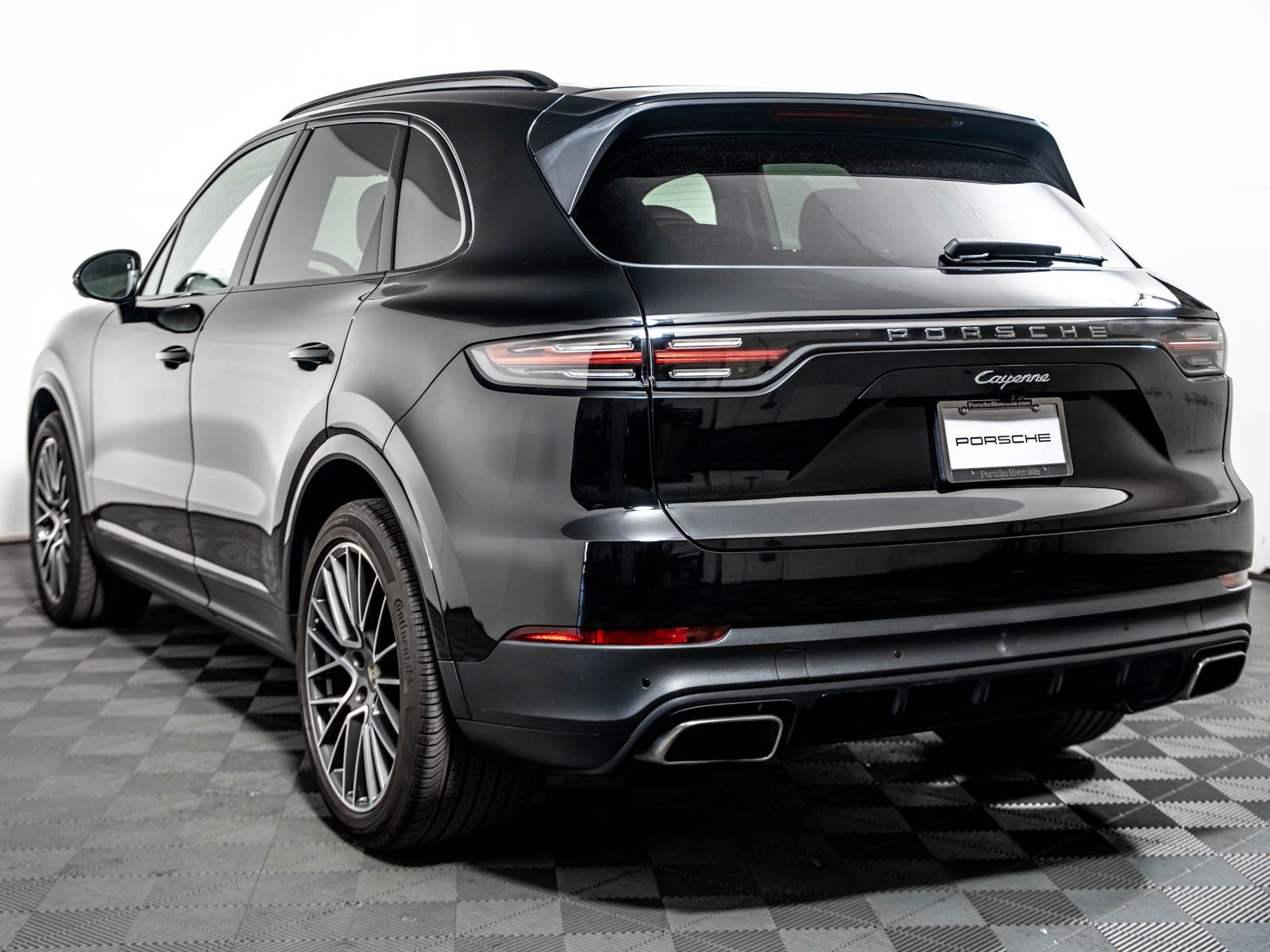 Certified 2023 Porsche Cayenne AWD/4WD image 3
