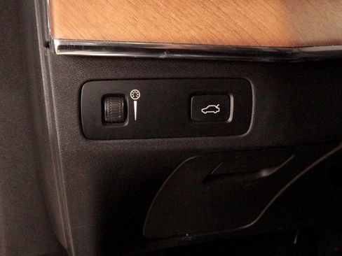 Certified 2022 Volvo XC90 T6 Momentum w/ Protection Package image 40