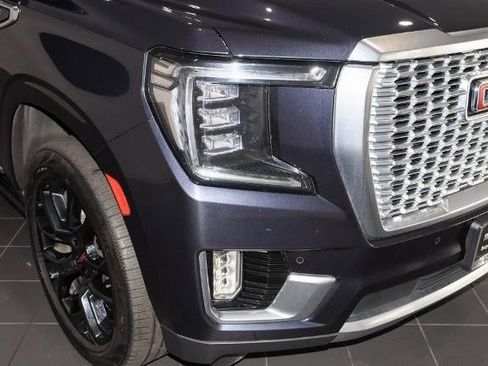 Used 2023 GMC Yukon XL Denali image 9
