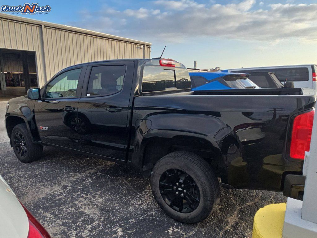 Used 2021 Chevrolet Colorado Z71 w/ Z71 Midnight Edition AWD/4WD image 4