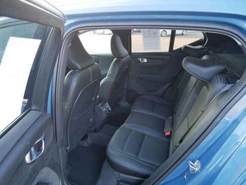 Used 2025 Volvo XC40 B5 Plus image 10