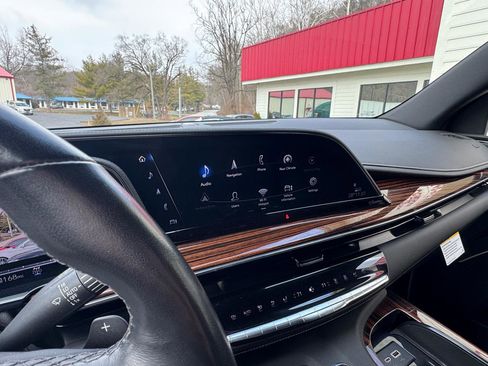 Used 2021 Cadillac Escalade Luxury AWD/4WD image 24