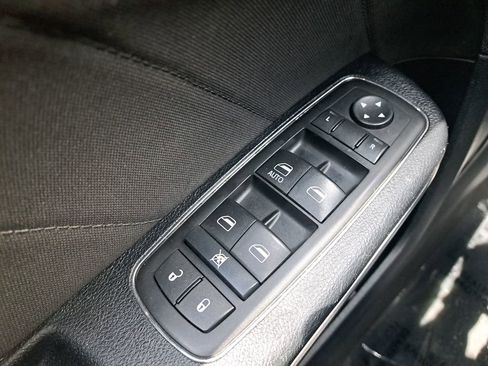 Used 2015 Dodge Charger SXT RWD image 26