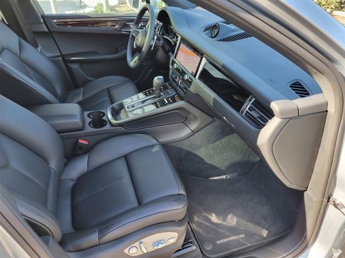 Used 2025 Porsche Macan image 24