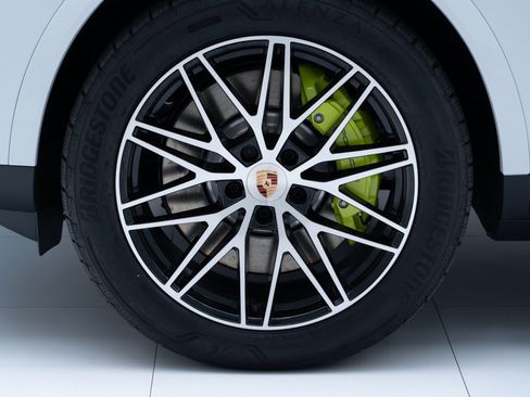 New 2025 Porsche Cayenne E-Hybrid image 12