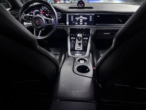 Used 2018 Porsche Panamera 4 image 21