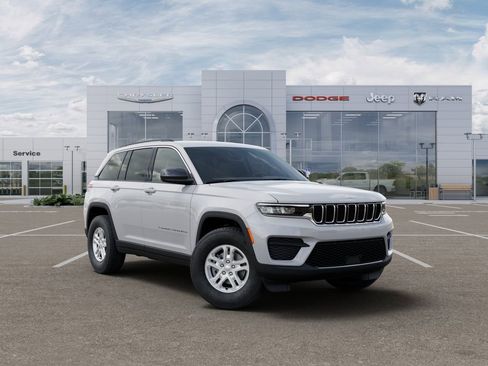 New 2025 Jeep Grand Cherokee Laredo image 5