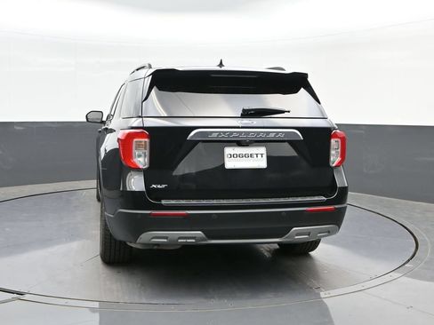Certified 2021 Ford Explorer XLT w/ Equipment Group 202A RWD image 8