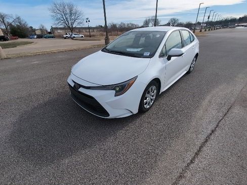 Used 2025 Toyota Corolla LE image 8