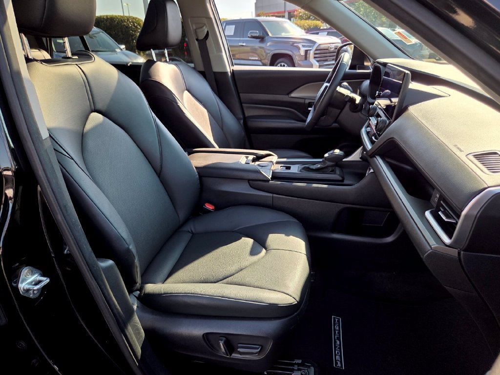 Certified 2024 Toyota Grand Highlander FWD image 17