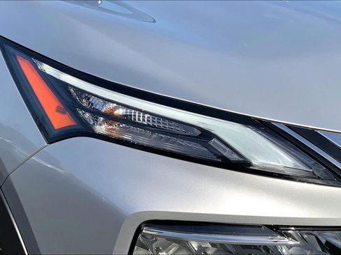 Used 2021 Nissan Rogue SV image 24