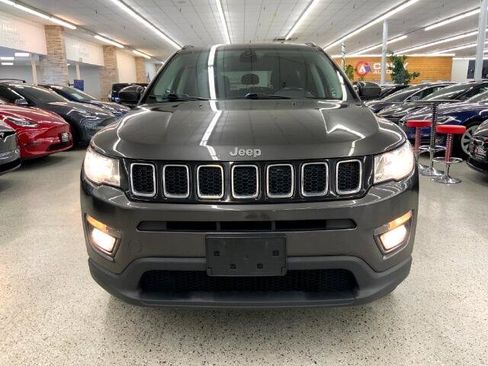 Used 2018 Jeep Compass Latitude image 3