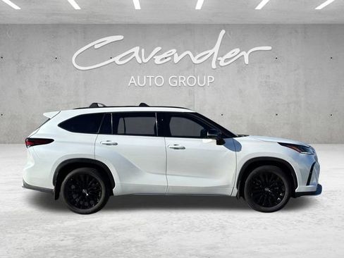 Used 2024 Toyota Highlander XSE FWD image 21