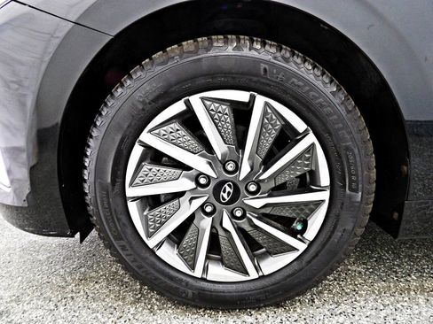 Used 2020 Hyundai Ioniq SE image 18