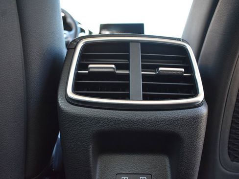 Used 2025 Genesis G70 2.5T RWD image 30