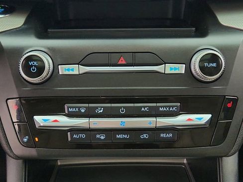 Used 2020 Ford Explorer XLT w/ Equipment Group 202A AWD/4WD image 16