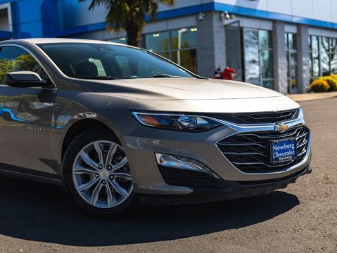 Used 2023 Chevrolet Malibu LT FWD image 3
