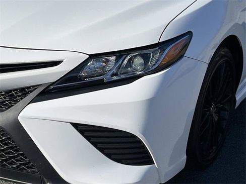 Used 2020 Toyota Camry SE image 10