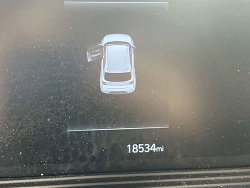 Used 2023 Hyundai Venue SEL FWD image 12