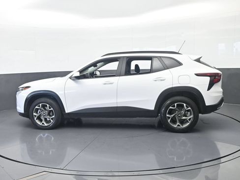 Used 2024 Chevrolet Trax LT FWD image 3