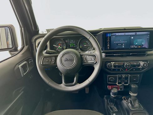 Used 2024 Jeep Wrangler Unlimited AWD/4WD image 17