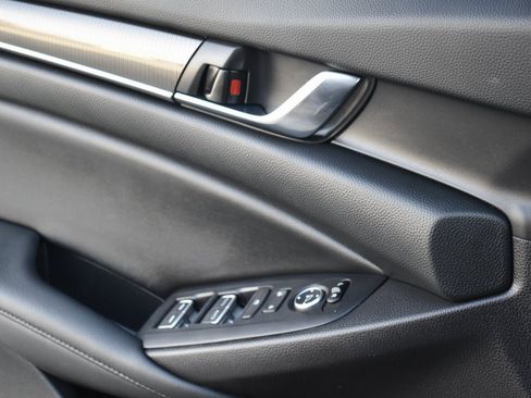 Used 2019 Honda Accord Sport image 12