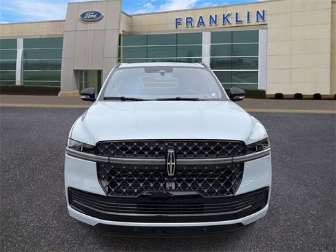 New 2025 Lincoln Navigator Reserve w/ Jet Appearance Package image 2