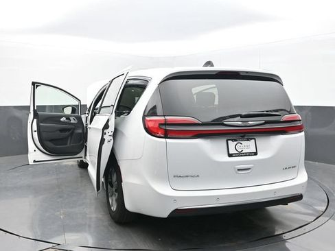 Used 2026 Chrysler Pacifica Limited FWD image 67