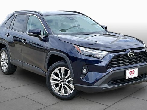 Used 2023 Toyota RAV4 XLE Premium FWD image 3