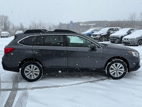Used 2019 Subaru Outback 2.5i Premium image 7