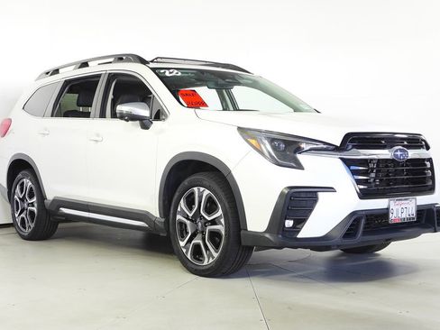 Used 2023 Subaru Ascent Limited w/ Technology Package image 4