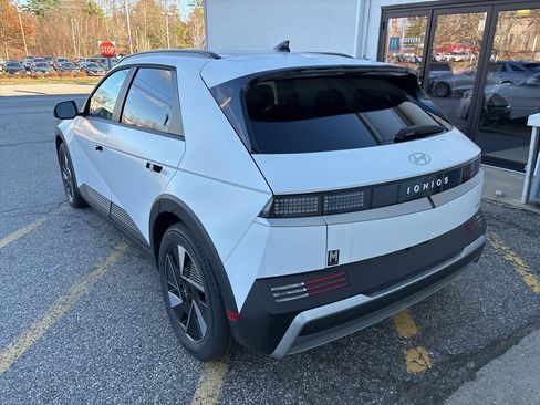 New 2025 Hyundai Ioniq 5 SEL image 2