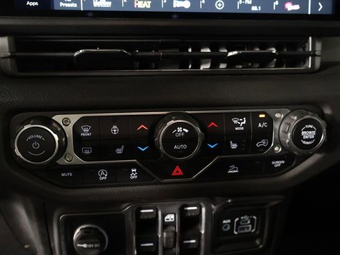 Used 2024 Jeep Wrangler Unlimited Sport AWD/4WD image 39