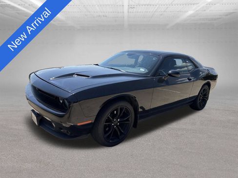 Used 2016 Dodge Challenger SXT w/ Blacktop Package RWD image 1