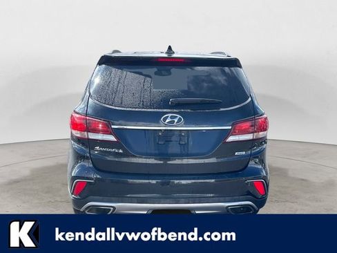 Used 2017 Hyundai Santa Fe SE image 1