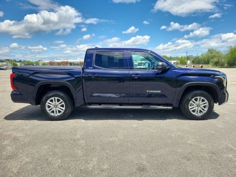 Used 2025 Toyota Tundra SR5 w/ SR5 Premium Package AWD/4WD image 4