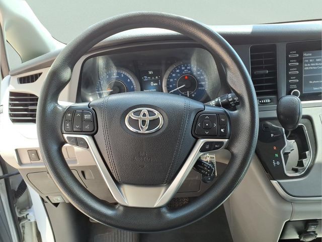 Used 2020 Toyota Sienna L FWD image 15